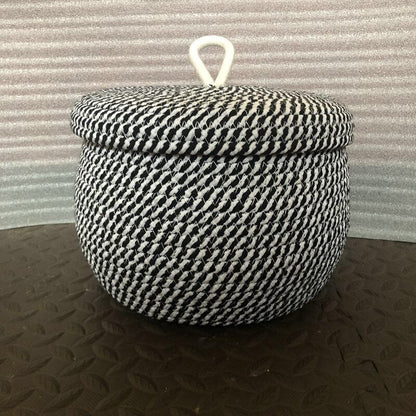 Panier de rangement tressé avec couvercle