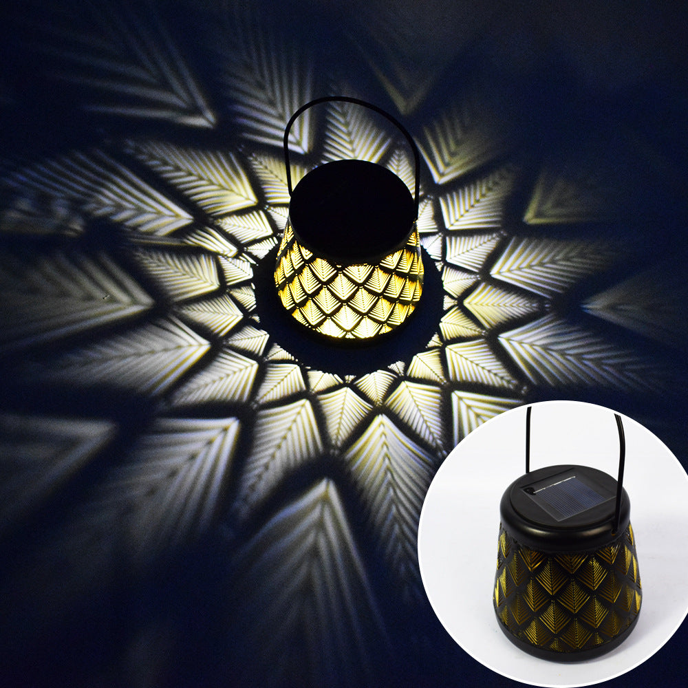 Lanterne solaire en fer ajouré, lumière chaude