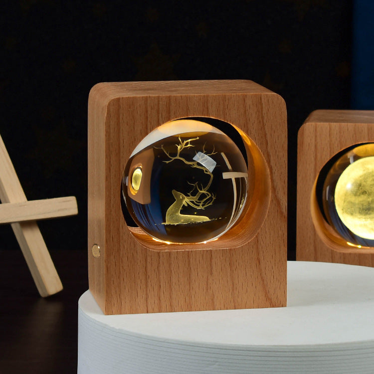 Veilleuse boule de cristal gravée, socle en hêtre