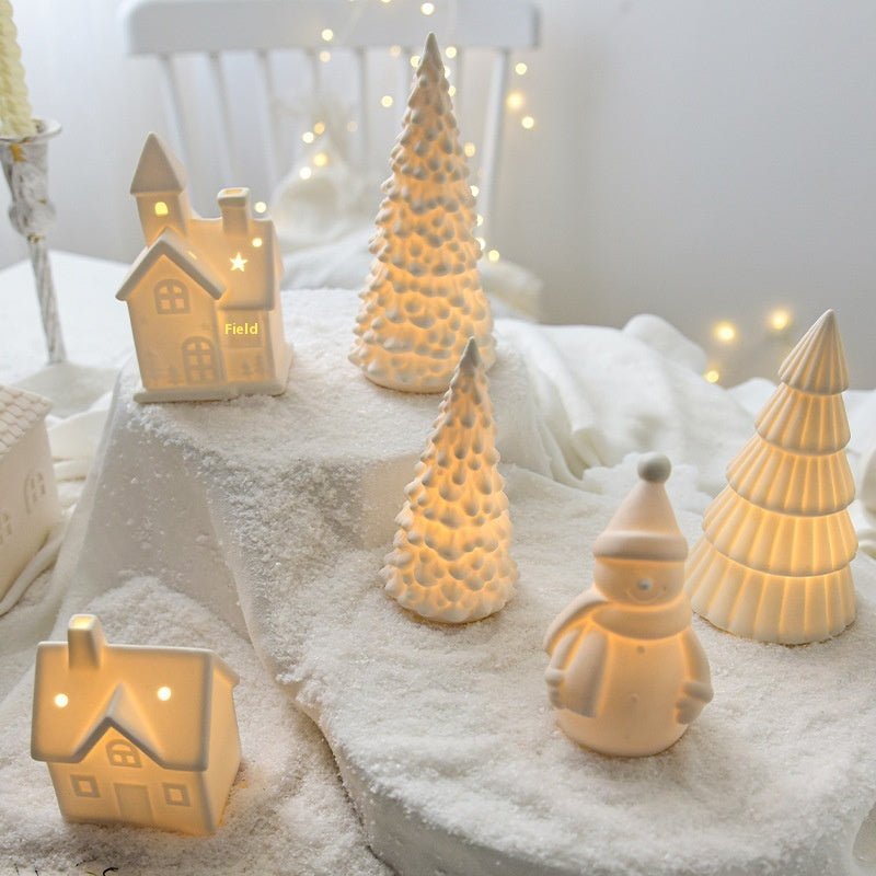 Maisons et sapins de Noël lumineux en céramique