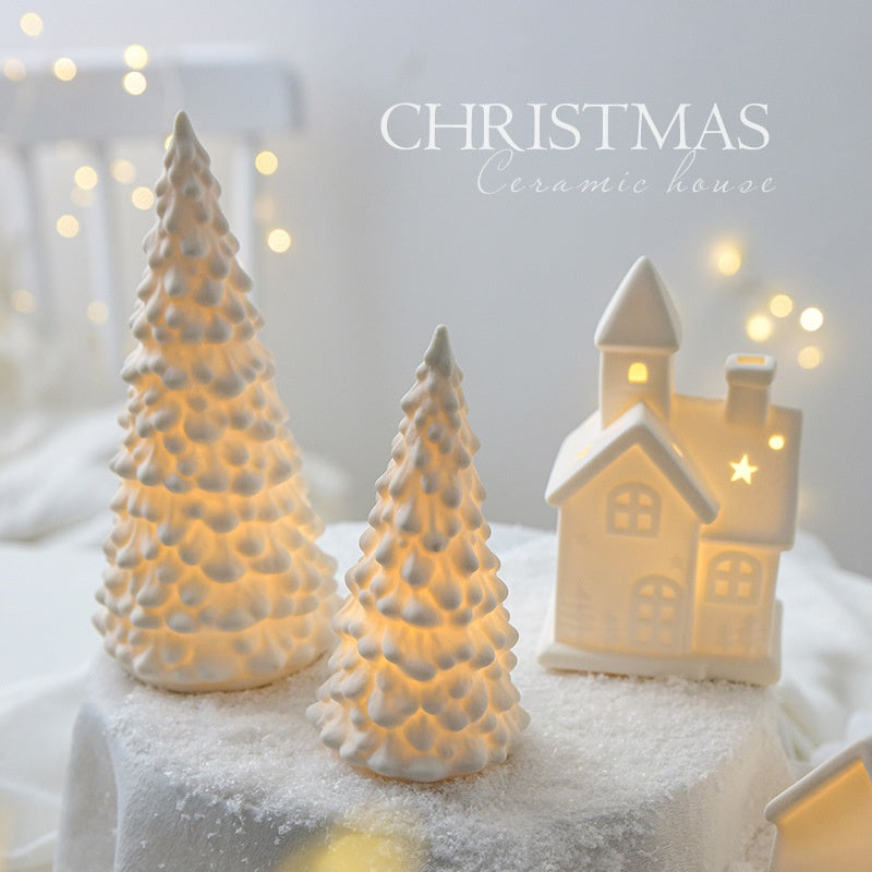 Maisons et sapins de Noël lumineux en céramique