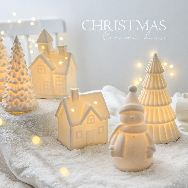 Maisons et sapins de Noël lumineux en céramique